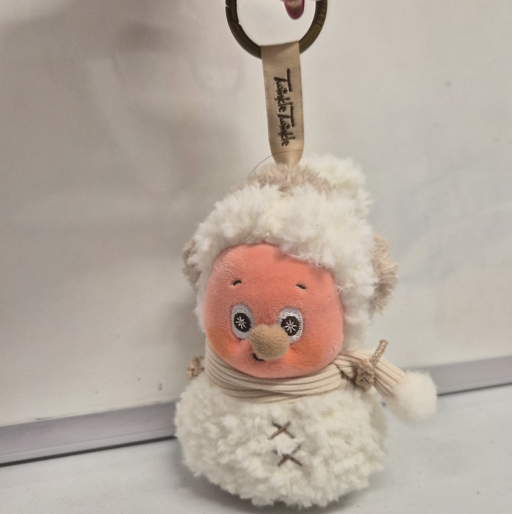 POPMART Hugs From A Snowman -  Card INCLUDED